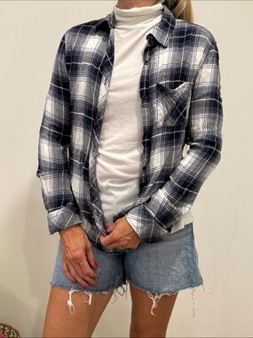 beachlunchlounge Navy & White Plaid Button-Down Shirt